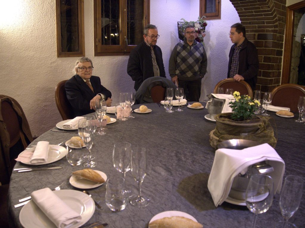 Esperando a todos los comensales