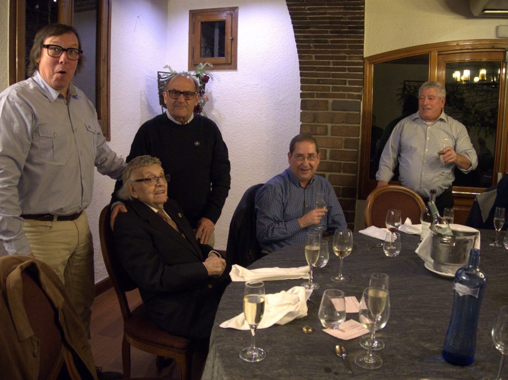 Por su actividad en los 50 años en radio